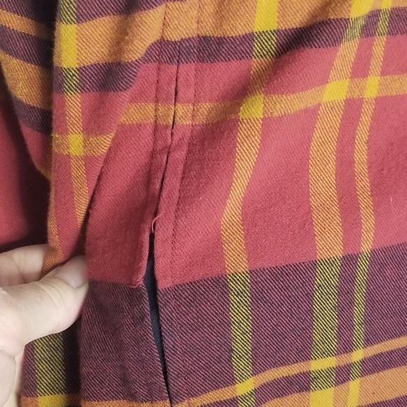 Duluth Trading Co flannel plaid shirt button front - Picture 7 of 9